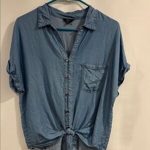 Women’s Chambray Button-Down Blouse – Short Sleeve Tie Front- Medium